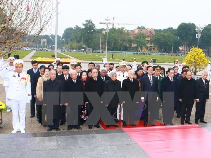 Lãnh đạo Đảng, Nhà nước vào Lăng viếng Chủ tịch Hồ Chí Minh. (Ảnh: Doãn Tấn/TTXVN)